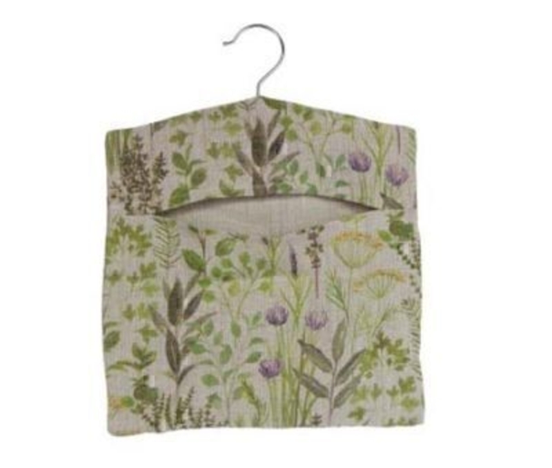 Herb Design Fabric Peg Bag by designer Gisela Graham matches our other products in the same range - the tea cosy and double oven glove and apron. This would be the perfect gift for anyone who likes gardening or a gift for someone who enjoys plants. Size: (LxWxD) 29x37x2cm